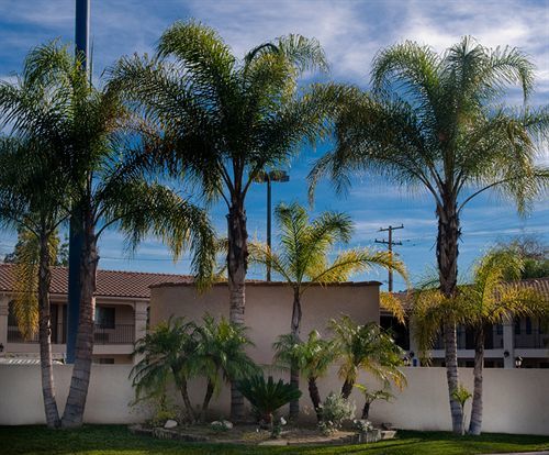 Burbank Inn&Suites Bagian luar foto