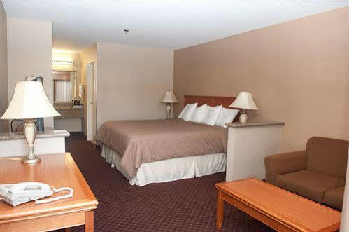 Burbank Inn&Suites Bagian luar foto