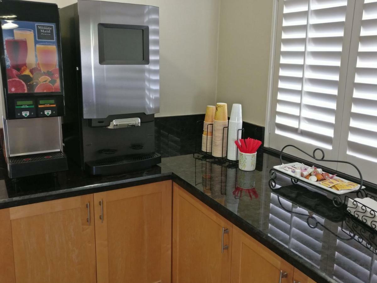 Burbank Inn&Suites Bagian luar foto