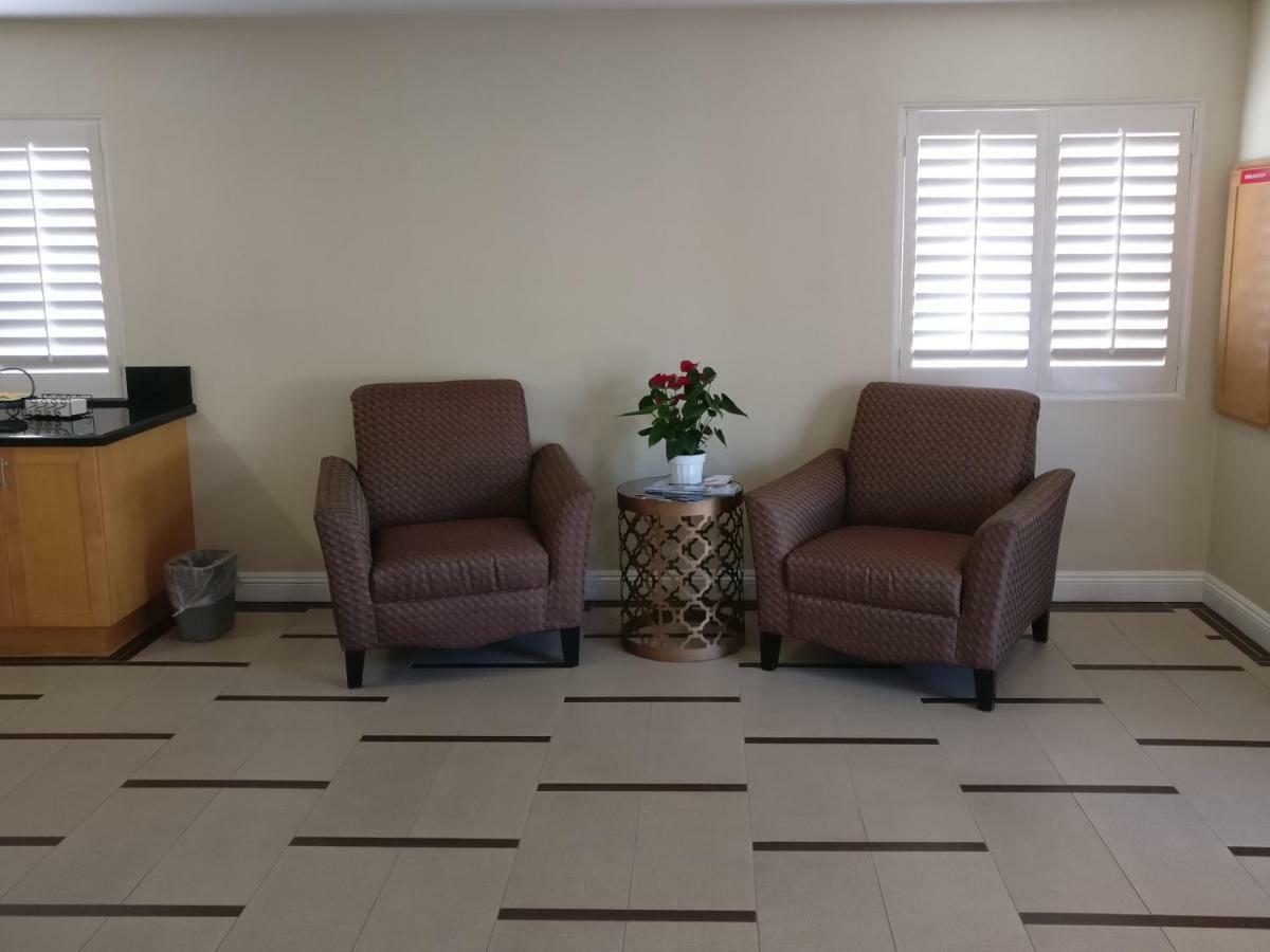 Burbank Inn&Suites Bagian luar foto