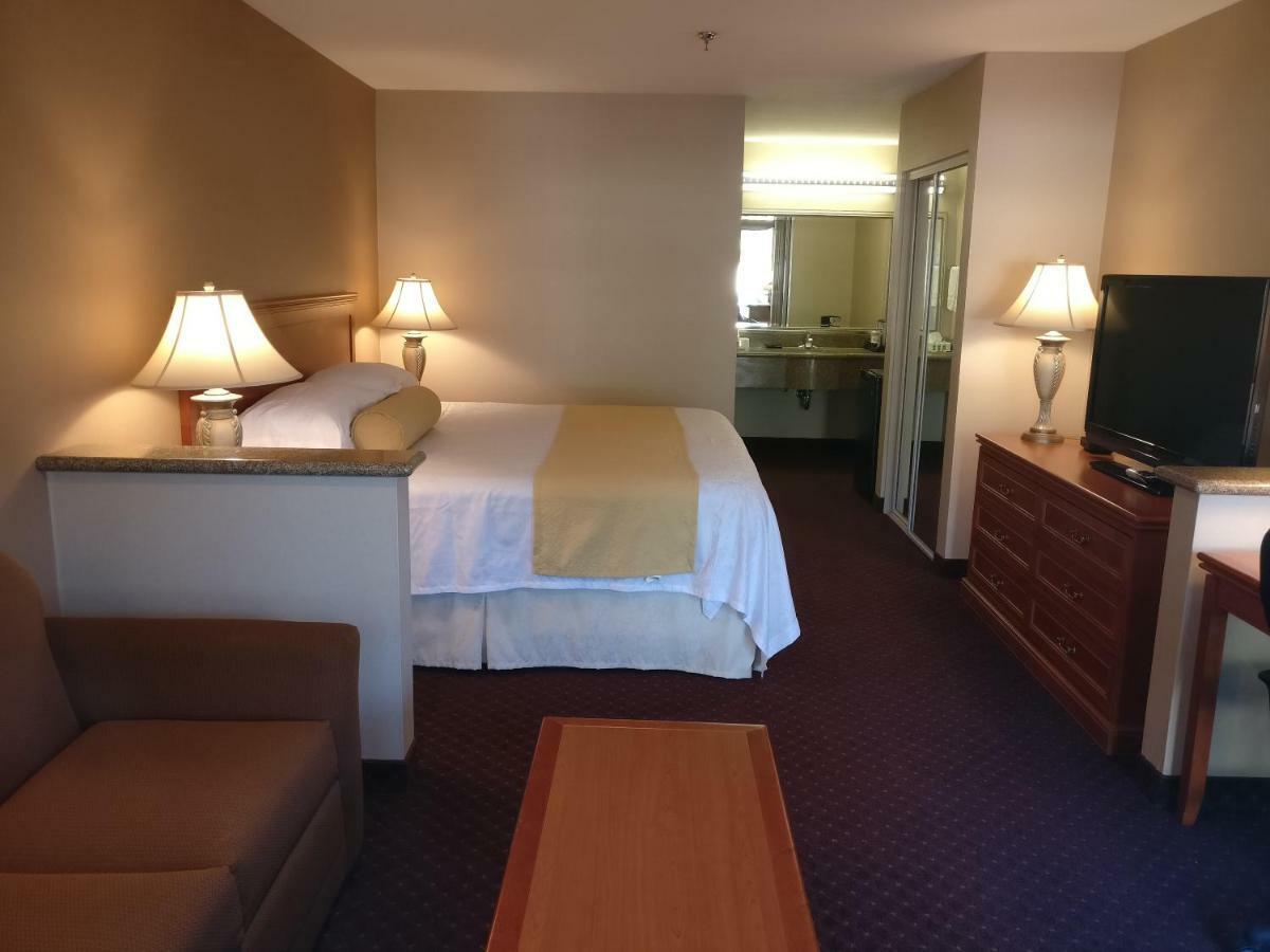 Burbank Inn&Suites Bagian luar foto
