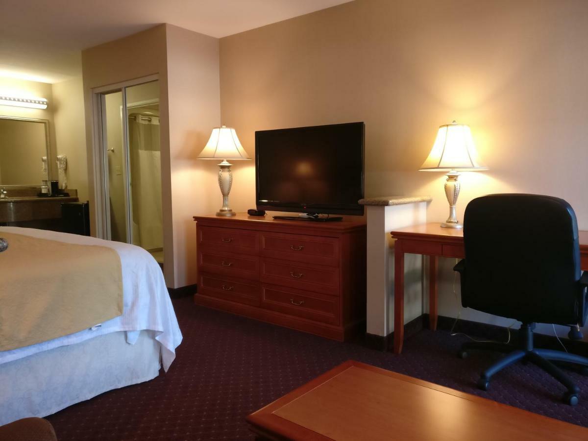 Burbank Inn&Suites Bagian luar foto