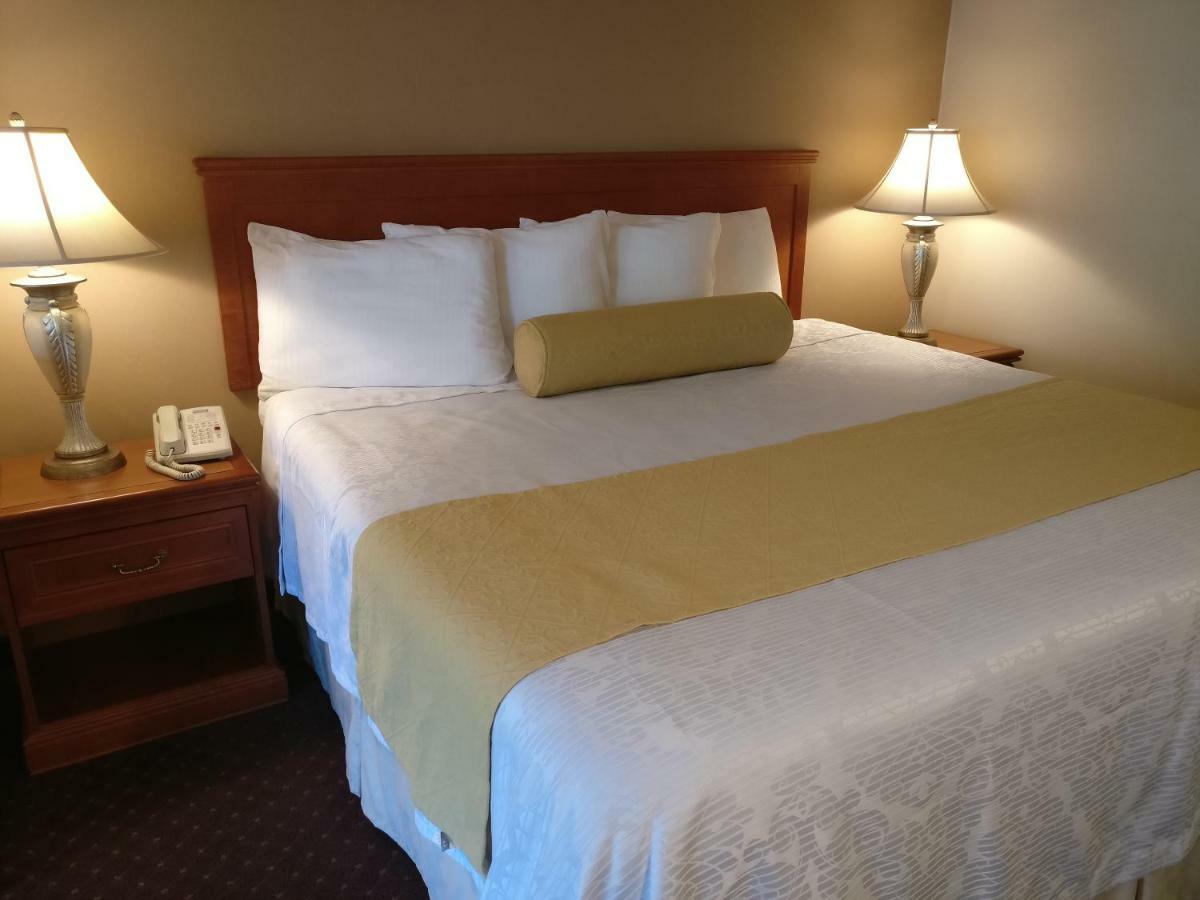 Burbank Inn&Suites Bagian luar foto