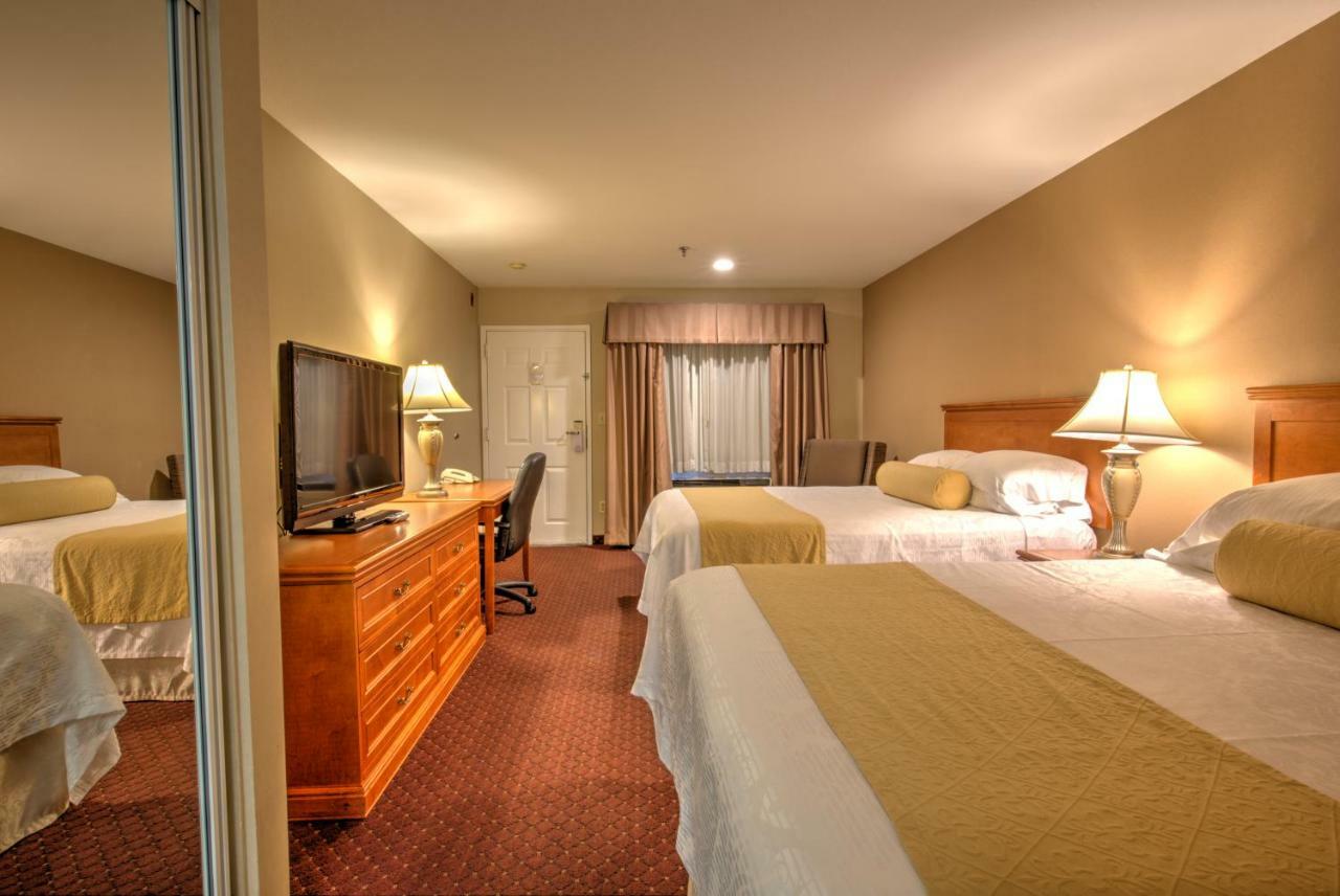 Burbank Inn&Suites Bagian luar foto