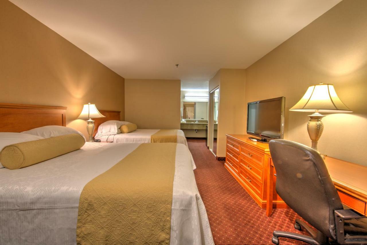 Burbank Inn&Suites Bagian luar foto