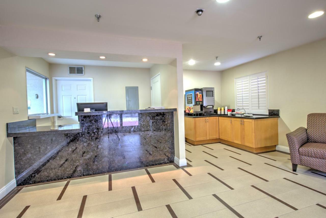 Burbank Inn&Suites Bagian luar foto