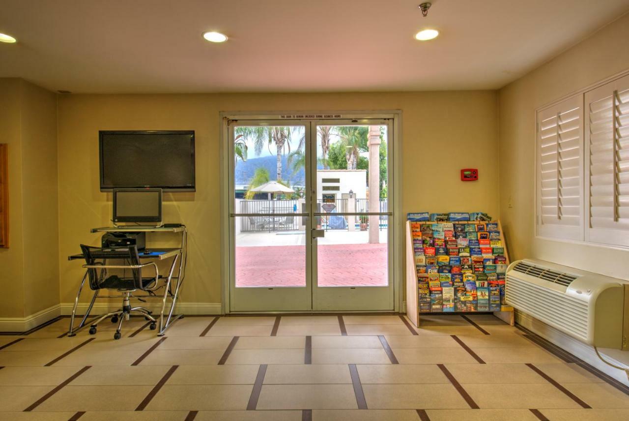 Burbank Inn&Suites Bagian luar foto