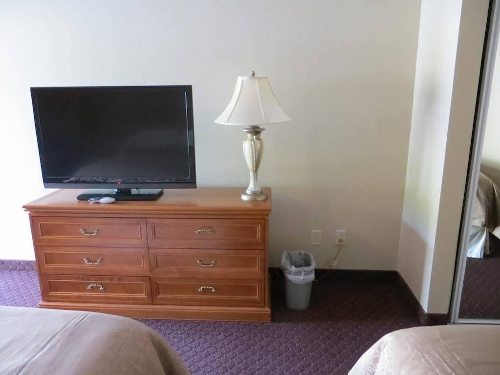 Burbank Inn&Suites Bagian luar foto