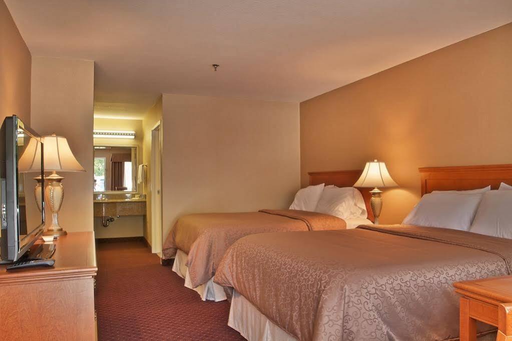 Burbank Inn&Suites Bagian luar foto