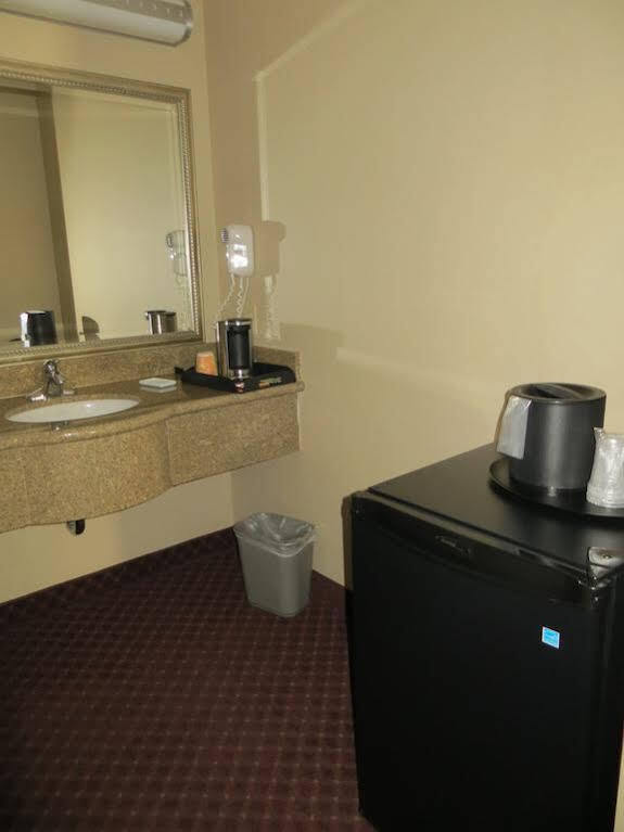 Burbank Inn&Suites Bagian luar foto